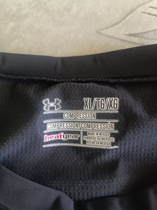 Спортен екип клин и две тениски без ръкави.