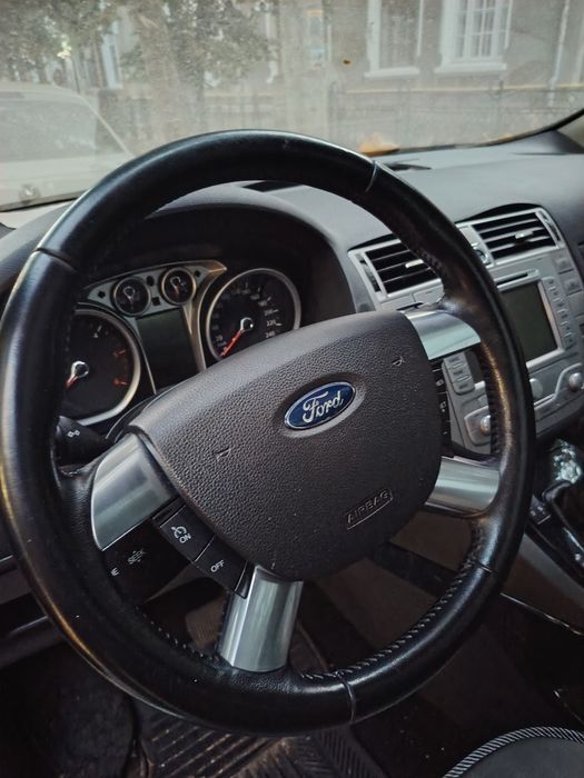 Vand Ford Kuga automata 2012 - cutie defecta
