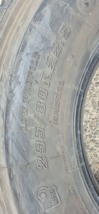8 anvelope M+S Bridgestone 295/80/22,5.Pretul este pe bucata