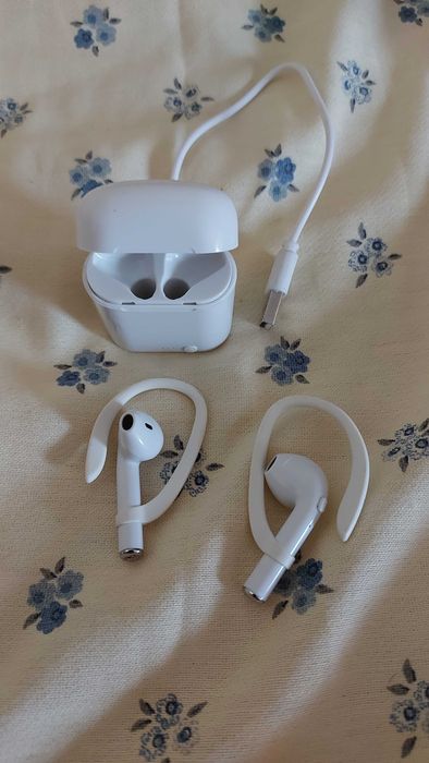 Оригинални Apple EarPods с кабел + кутия – нови/почти нови + 1 втора употреба(без кабел за зареждане)