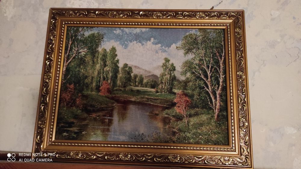 Картины  разные.