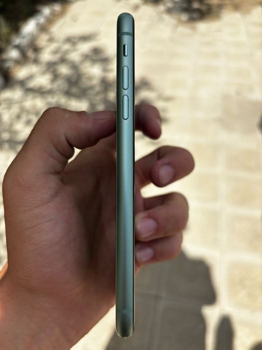 iPhone 11  128гб