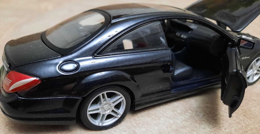 Коллекционная модель машины мерседес