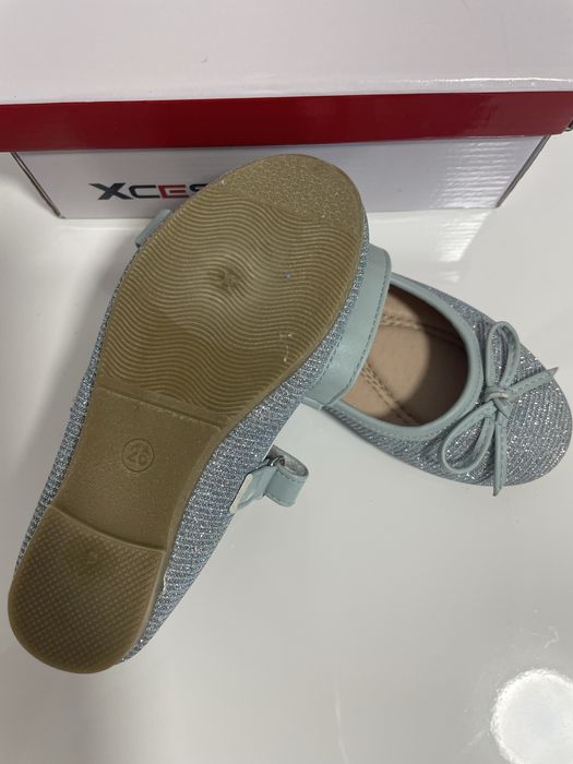 Блестящи детски обувки