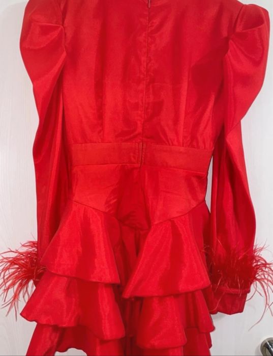 Rochie rosie cu pene Prive Boutique