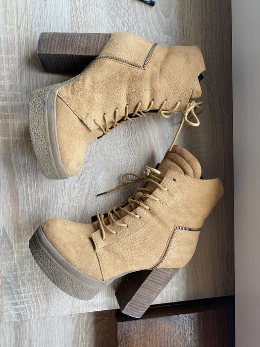 Кафеви кожени боти на ток