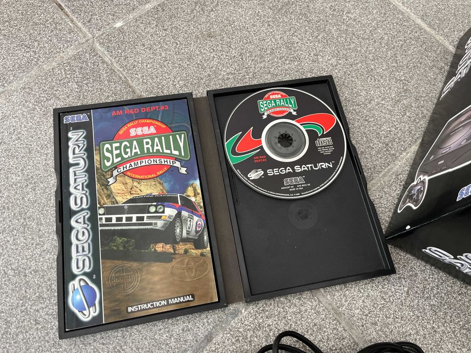 Sega Saturn - оригинална игрална конзола в кутия + игра и оригинална памет