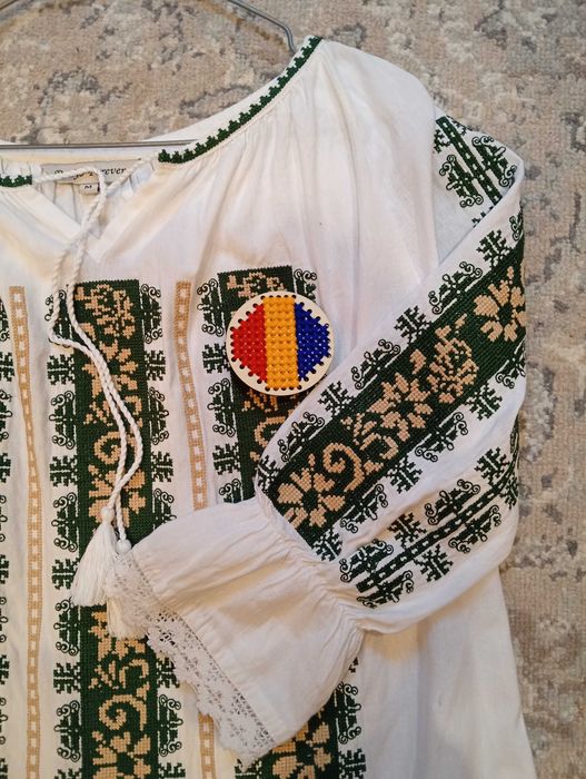 Broșe tricolor handmade