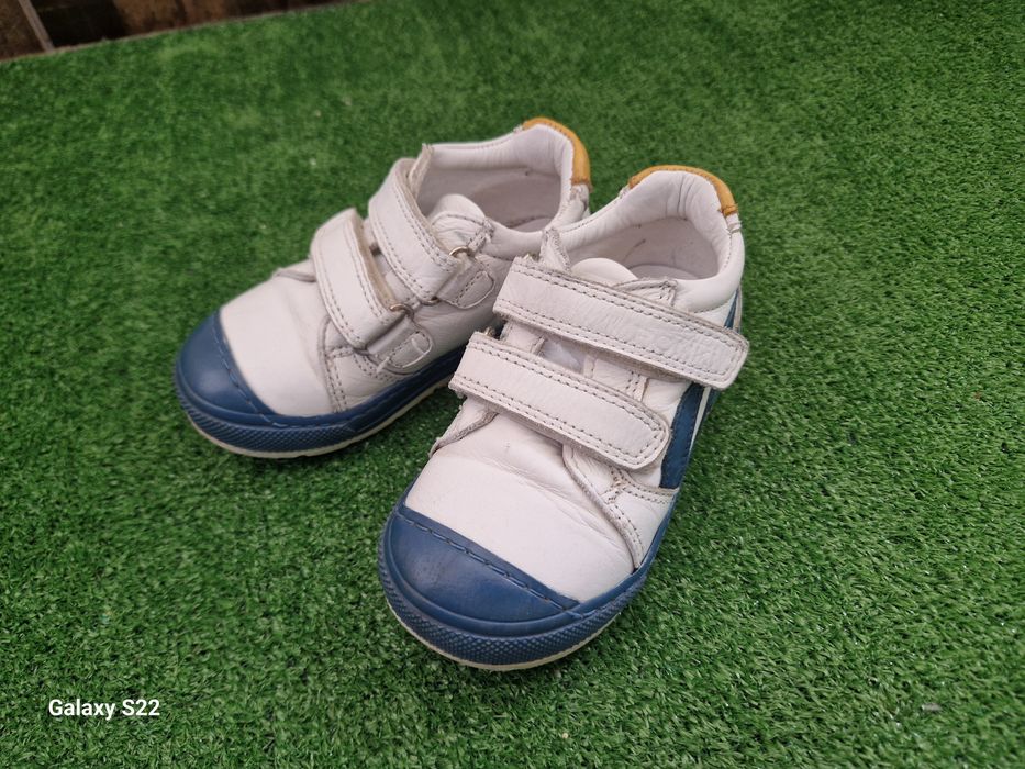 Момчешки сандали , маратонки и обувки.