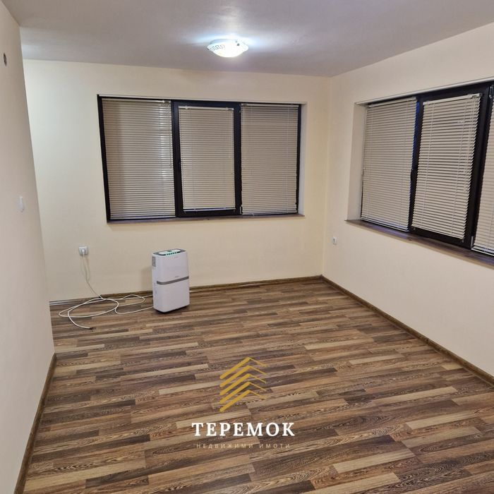 Продава се Четиристаен апартамент в Шумен, Херсон - 92 кв.м за 1719 €/кв.м - Снимка #2