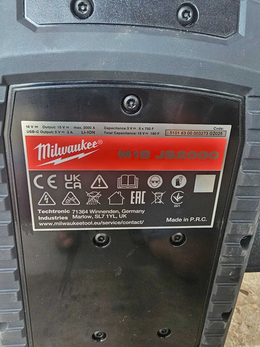 Booster/ starter  pornire masini Milwaukee
