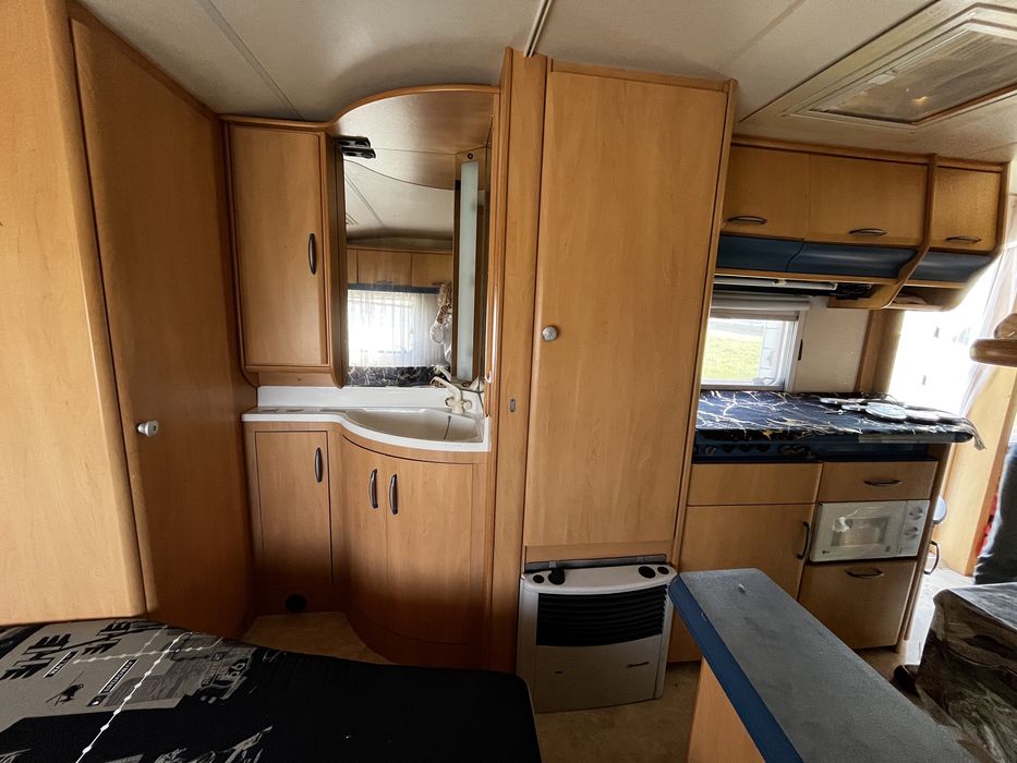 Каравана за 6 души Hobby DeLuxe 560