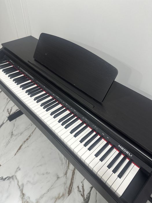 Продается пианино Medeli DP250Rb