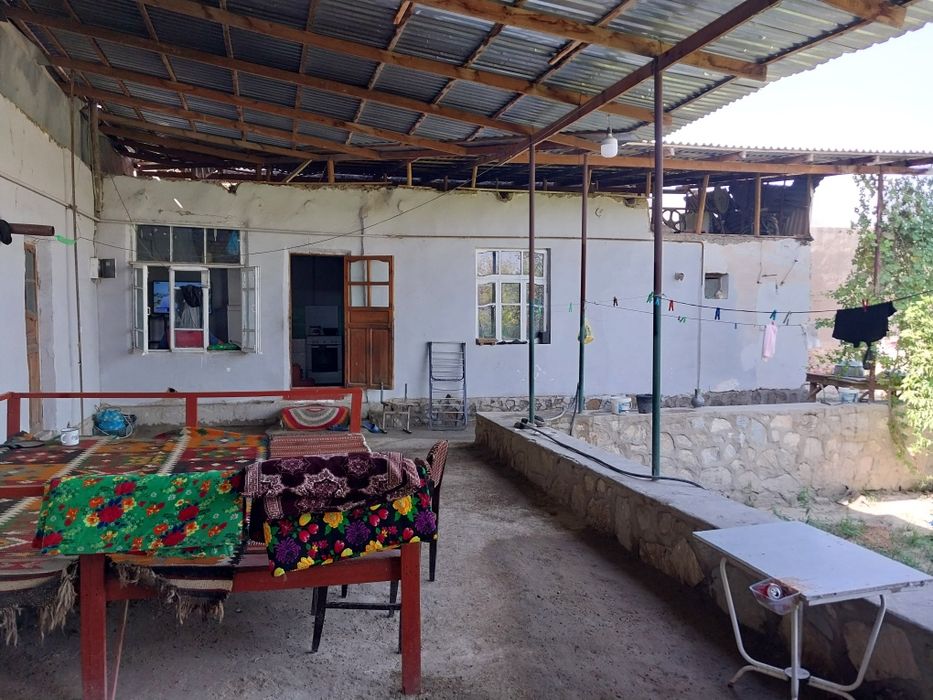 Uchastka sotiladi hamma sharoiti bor narxi 30$ yana keliwamiz joyi zor