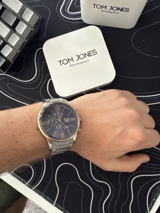 Часовник Tom Jones
