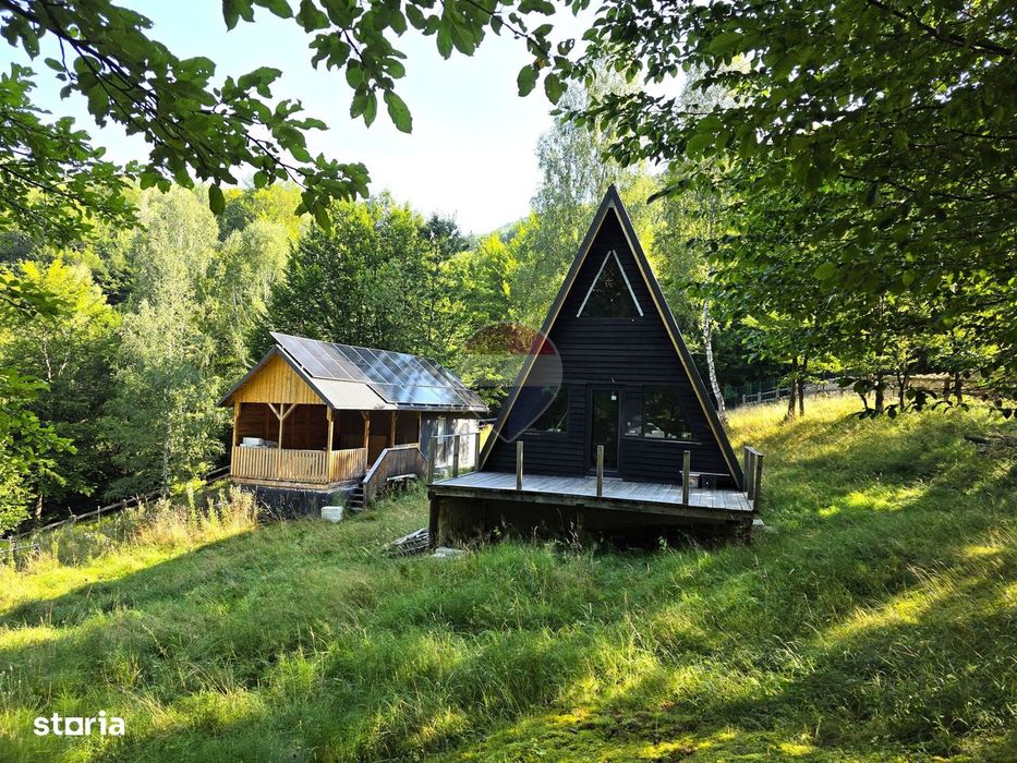 2 cabane A-Frame de vânzare, 2.700 mp, Gura Siriului
