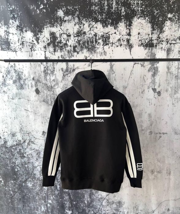 Hanorace model 2025 balenciaga amiri dsquared