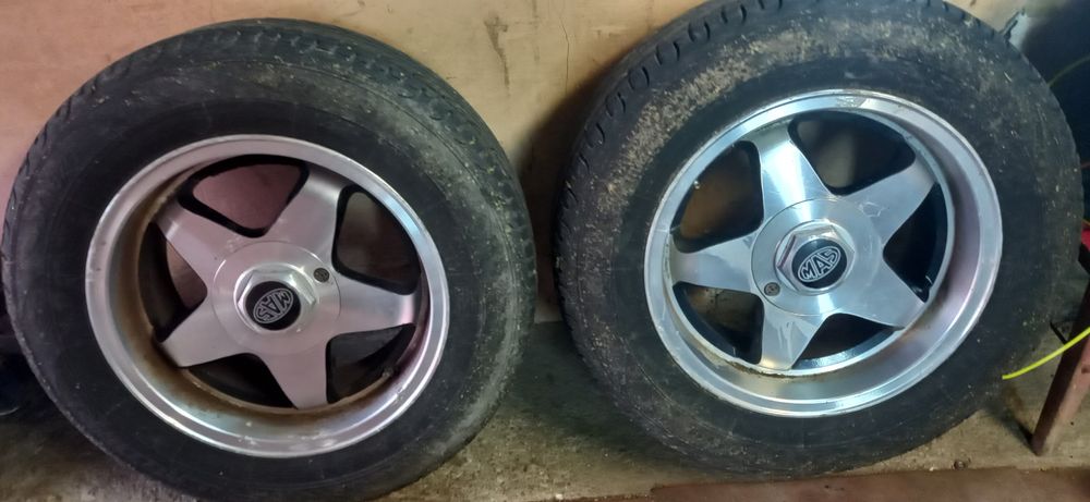 Продавам лети джанти за голф пасат  поло.със четири еднакви летни гуми