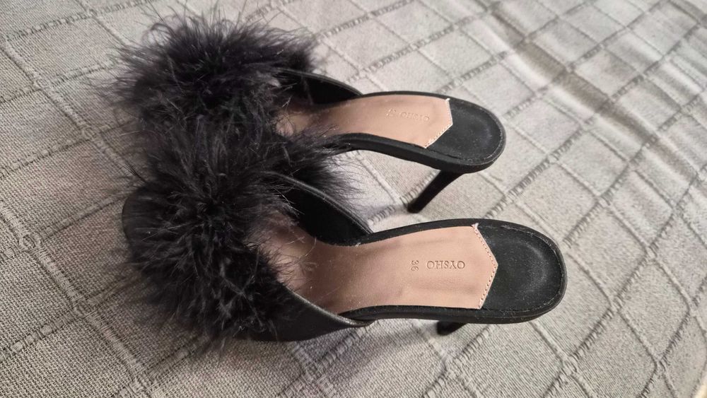 Черни домашни чехли с ток и пера – Oysho, нови, номер 36