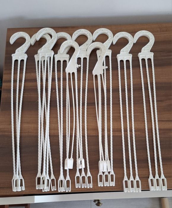 Пластиковые держатели-подвесы