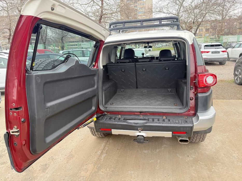 Toyota Fj cruiser 4х4* ЛЕБЕДКА* АВТОМАТ* РОЛБАР* УНИКАЛНА