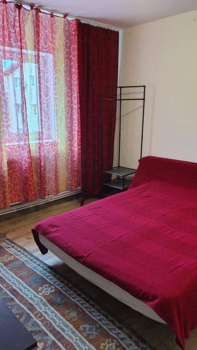 Inchiriez apartament 2 camere decomandat , zona Mobila