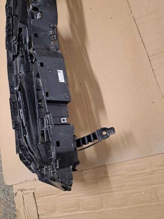 Grila activa Bmw seria 5 G60 G61 , o ureche de prindere rupta
