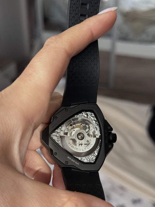 HAMILTON Ventura Edge Skeleton H24645330 часовник