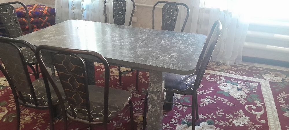 Стол и стулчик.  Таза.