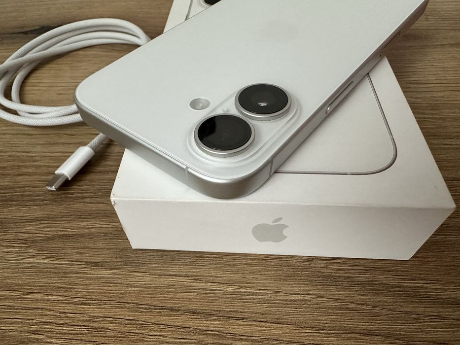 iPhone 16 128GB White