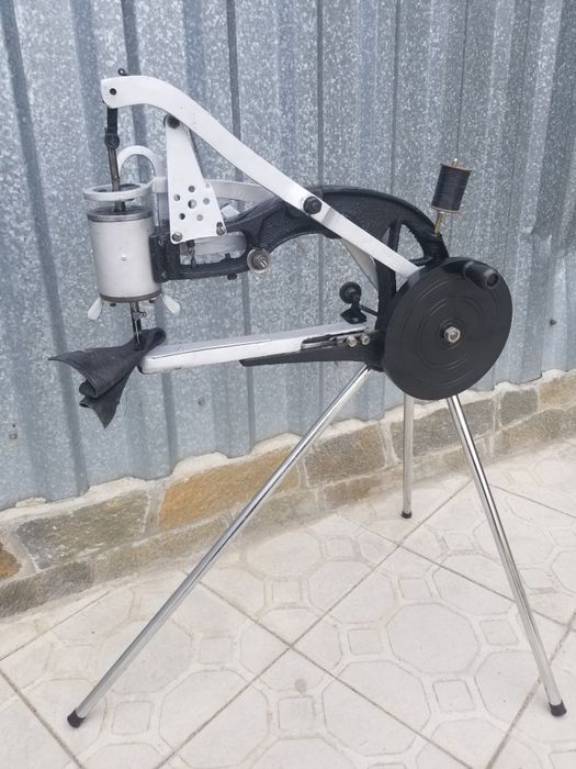 Швейная машина .