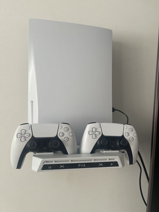 Продам ps5 с играми (playstation 5)
