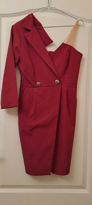 Rochie purtata o singura data marimea S .Pret 200 ron