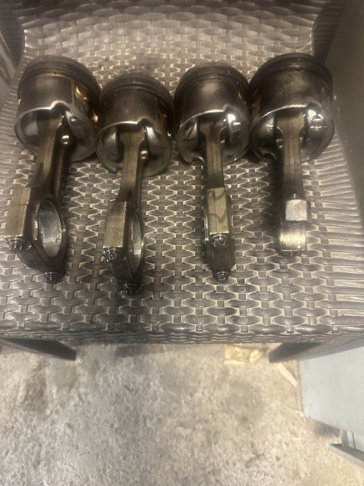 Biele, Pistoane bmw f10 /f11.   n47d20d 218 cp  N47 d 20 c