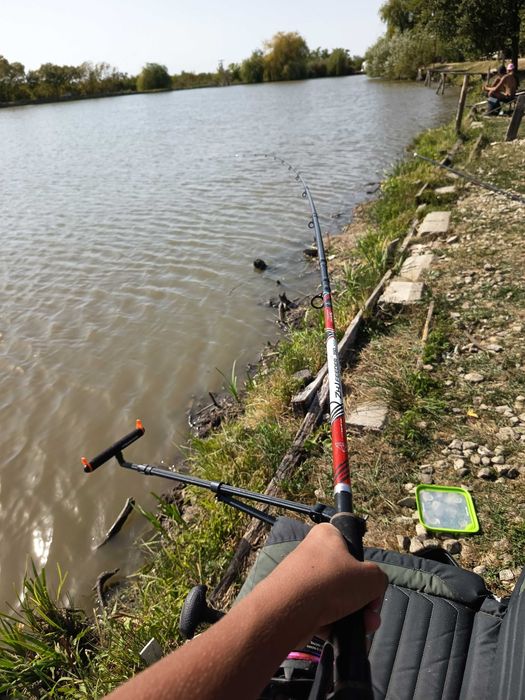 Lansetă Diamant Alb 3.90m 150g împreună cu mulineta Pro Fl 6000