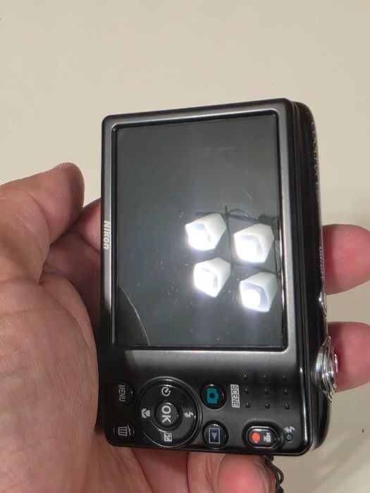 Y2K Aparat foto digital compact Nikon Coolpix L25 10.1MP 5x Zoom