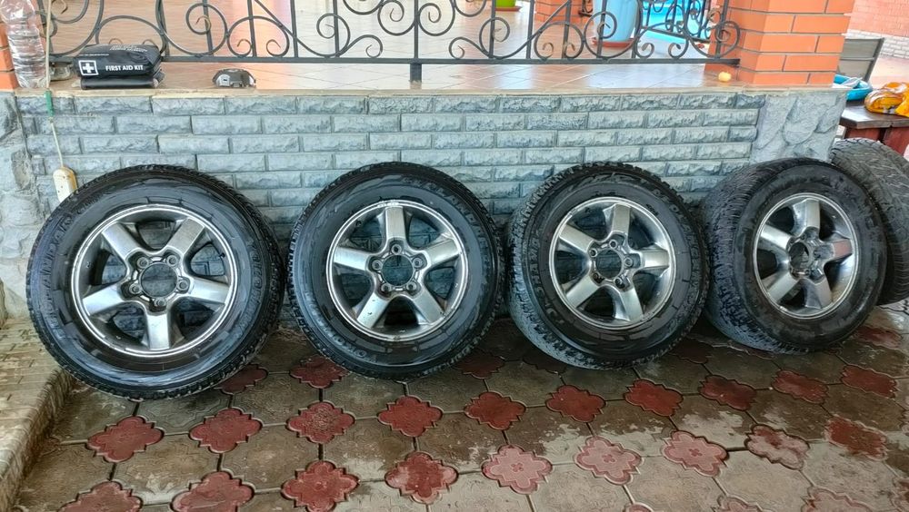 диски с шинами в хорошем состояние