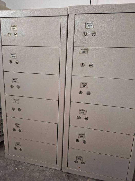 сейф/шкаф за съхрание на ценности или документи