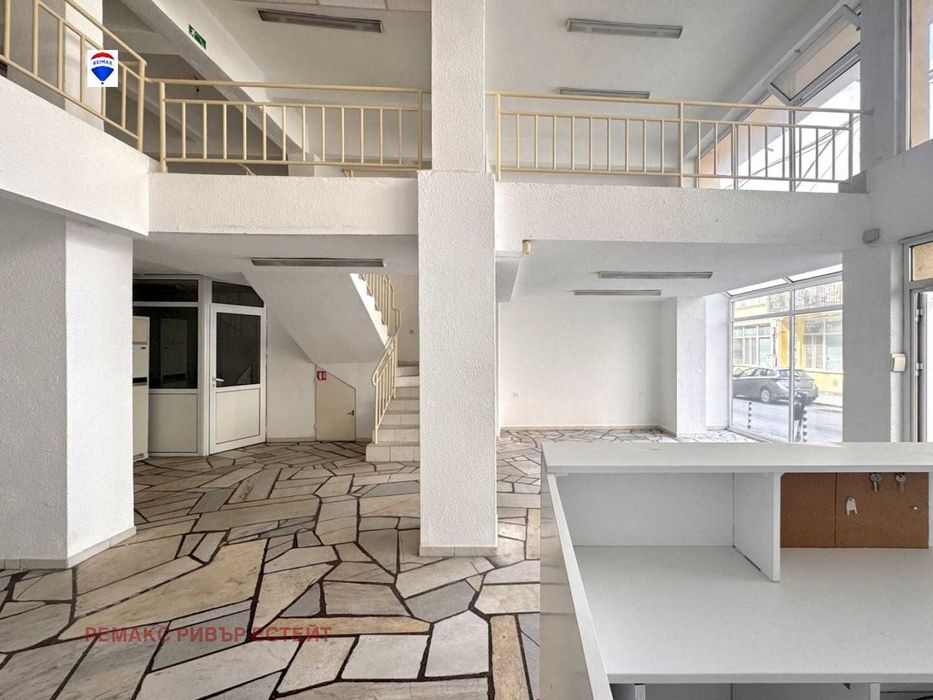 Дава се под наем Магазин в Русе, Център - 330 кв.м за 1275 € - Снимка #14