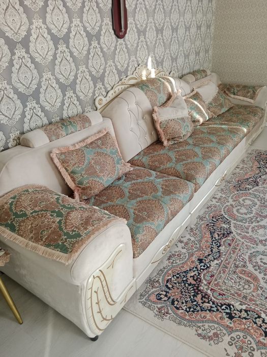 Продам диван Авангард