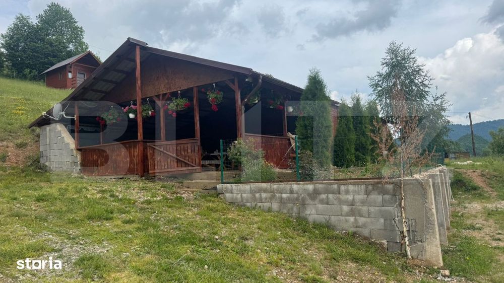 Casa cu teren de 2330 mp, anexa de 15 mp, zona Muntele Rece