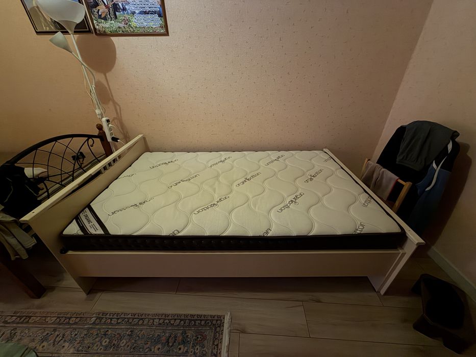 Продаётся кровать с матрасом