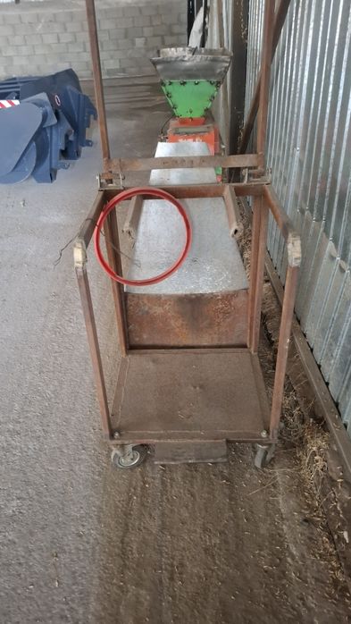 Мешкователь для зерна ручной