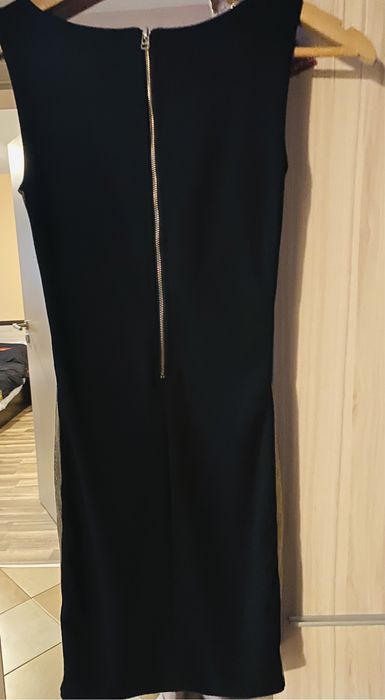 Рокля със златен кант