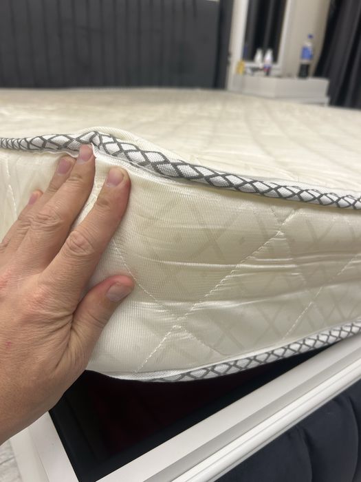 Матрас В отличном состоянии