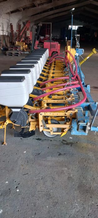 Сеялка 12 рядная