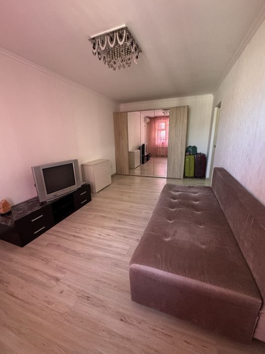 Продам 2 ком квартиру на Сазде