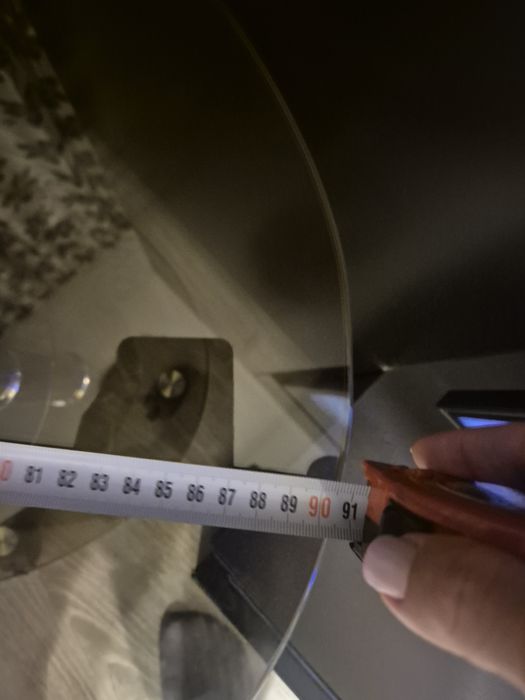 Masă din sticlă cu 3 nivele – elegantă și practică