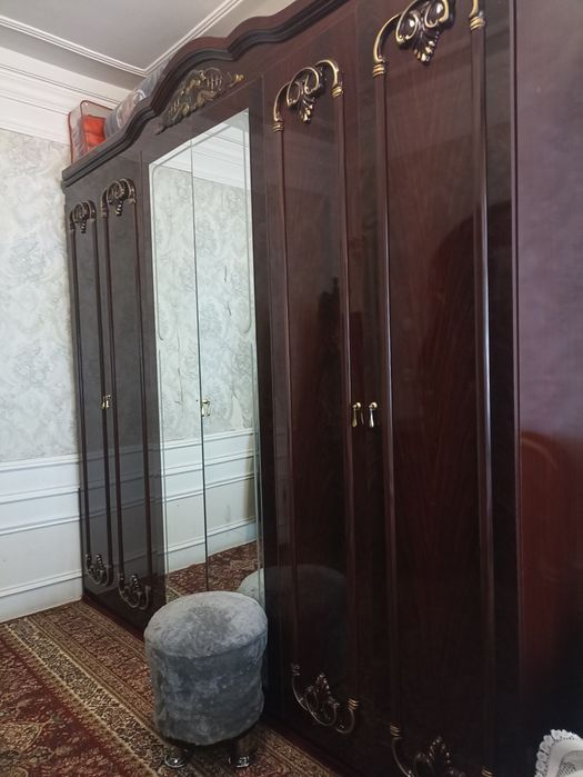 Срочно продаю мебель спальня гарнитура