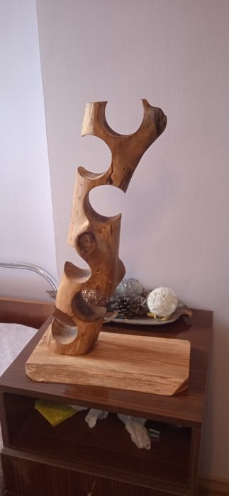 Стойка за вино  шест и три ботилки